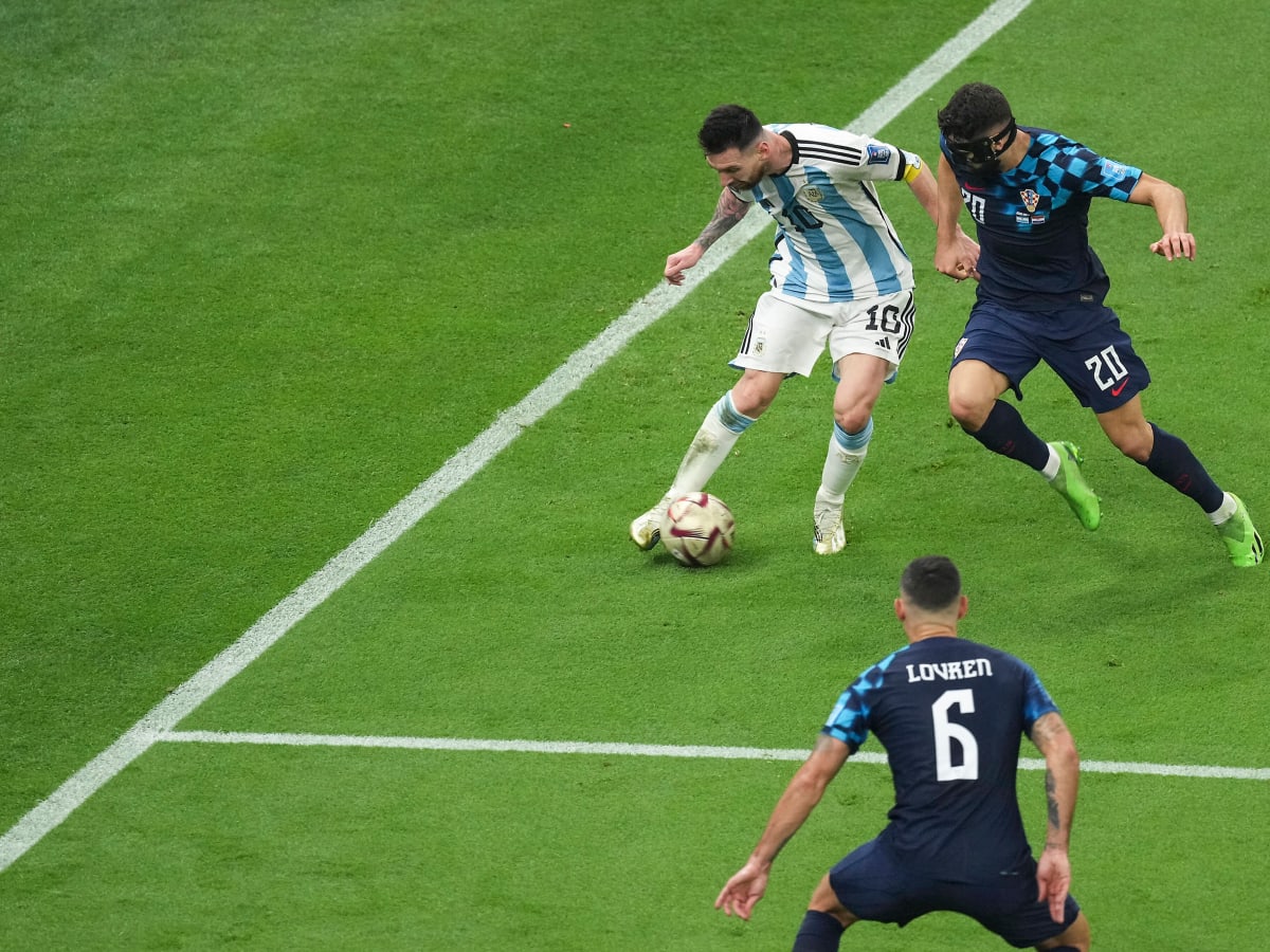 Lionel Messi playing football for Argentina